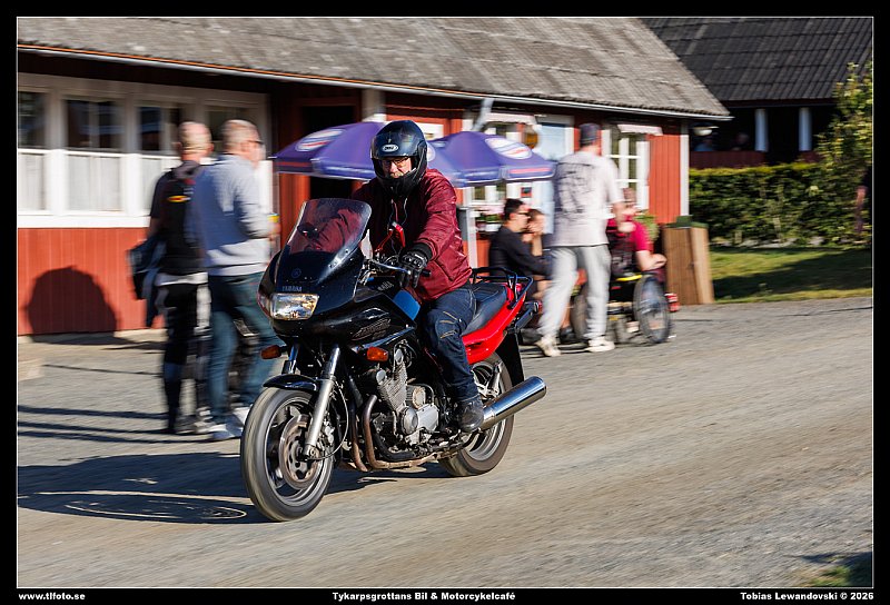 098A6692