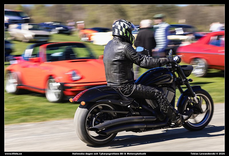 098A4533